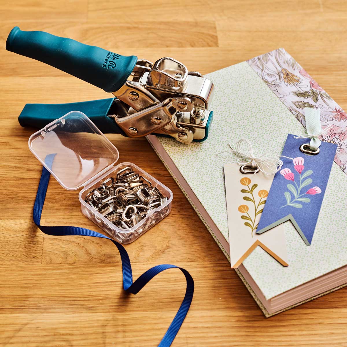 We R Makers Oval Crop-A-Dile Punch and Eyelet Setter